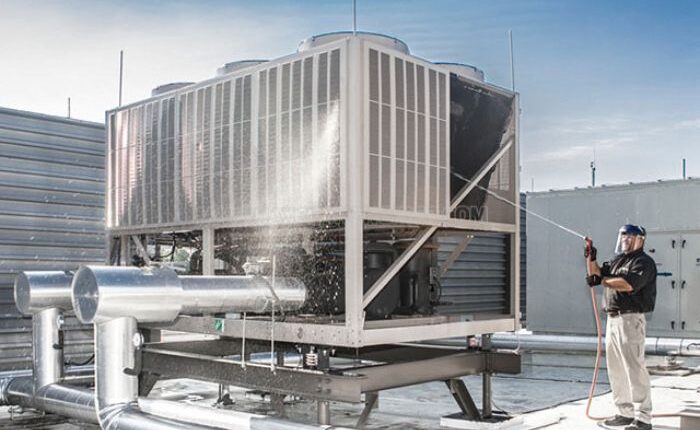 Trong hệ thống máy chiller, tháp giải nhiệt có nhiệm vụ làm nguội nước giải nhiệt từ bình ngưng