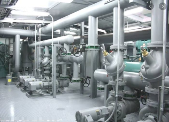 Ống nước kết nối trong hệ thống chiller cũng là điều mà bạn cần phải lưu ý khi lắp đặt máy chiller công nghiệp